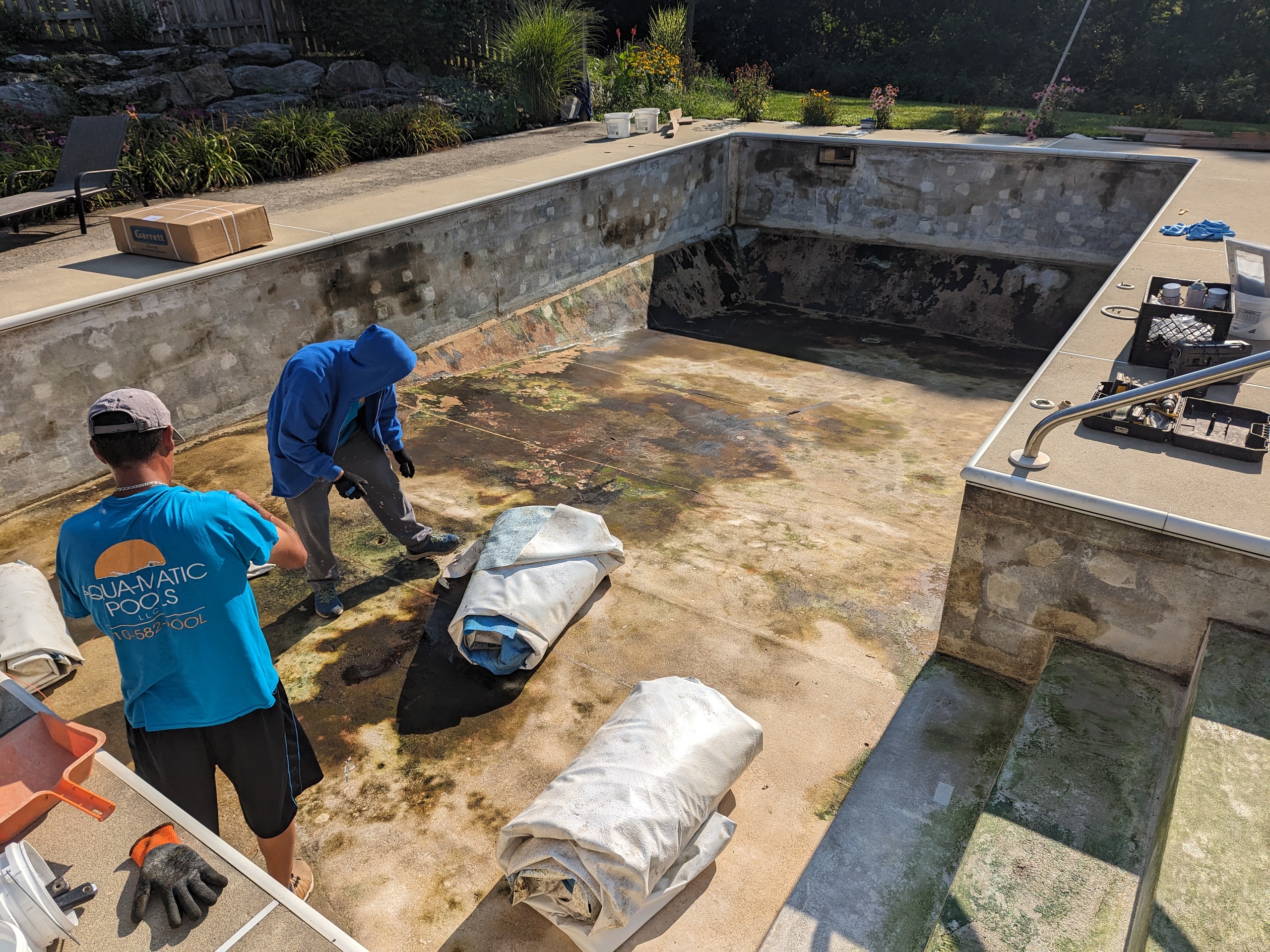 Pool liner service project